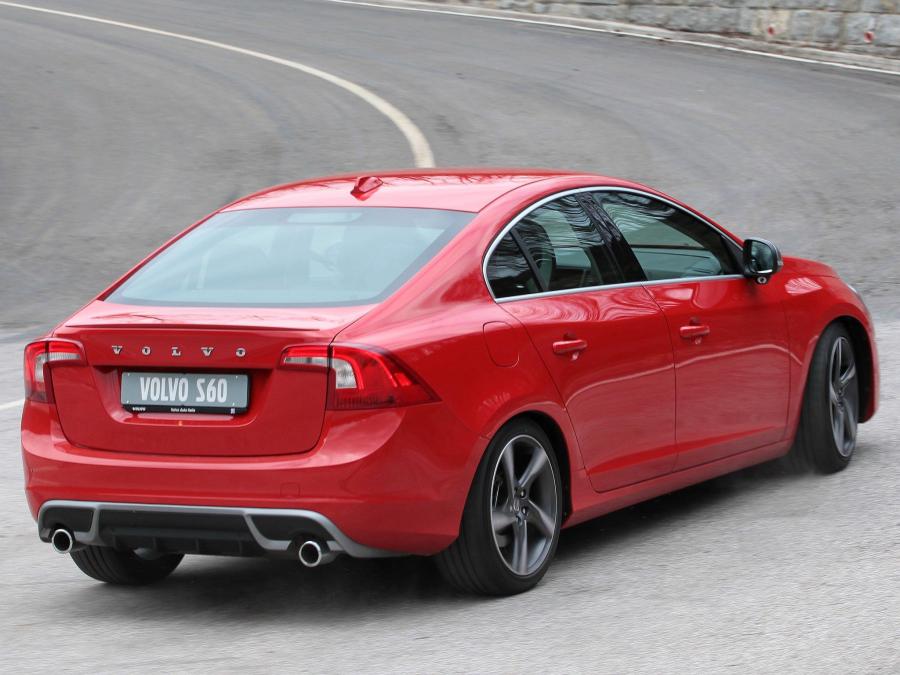  Volvo S60 R-Design 2010 года  (фото 17 из 27)